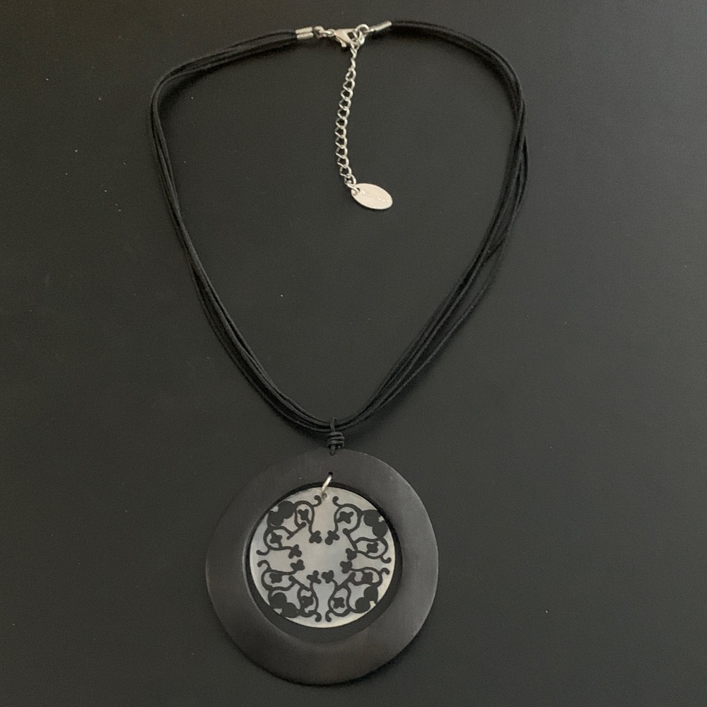 Chic Black and Silver Circular Pendant Necklace